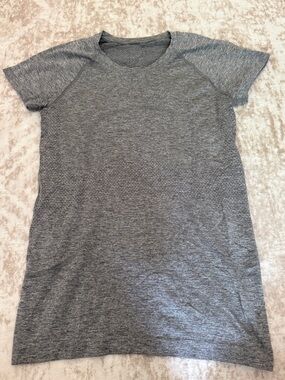 Lululemon Swiftly Tech Short Sleeve Gray Size 6